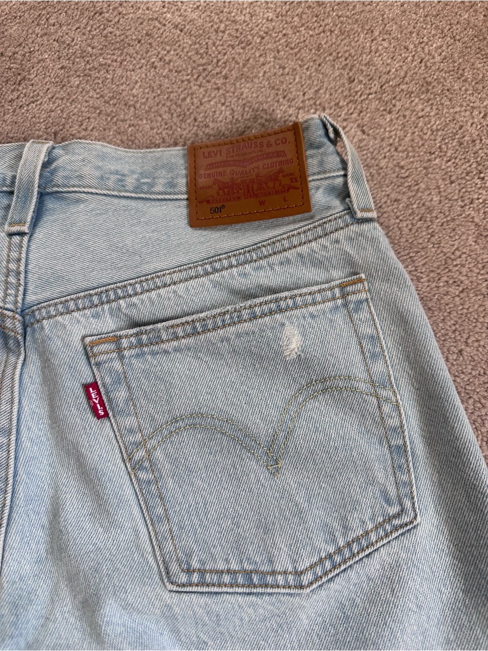 Levi's® 501® Mid-Thigh Shorts Light Indigo Wash Raw/Frayed Hem Women’s Size 27 - Picture 3 of 13